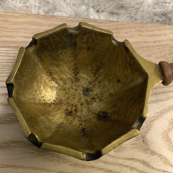 Vintage MCM Brass Ashtray Hammered Interior Style W/Wood Handle Made In Israel - Picture 3 of 17